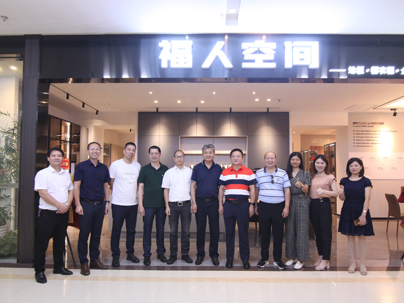 中國林產工業(yè)有限公司董事長孫良志一行蒞臨中林福人考察調研(圖2)